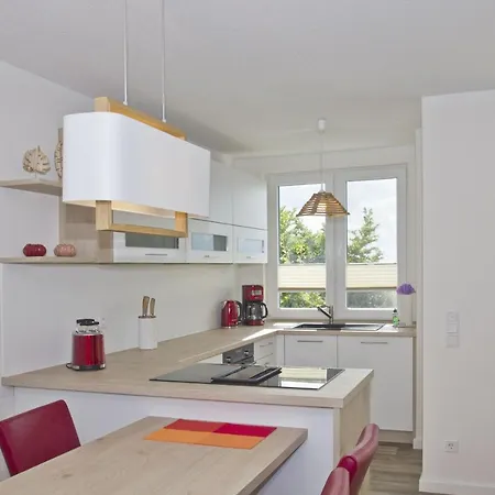 Mit Meerblick Und Terrasse, Gratis Nutzung Vom Ahoi Erlebnisbad Und Sauna In Sellin - Meeresblick 63 Goehren (Ruegen)