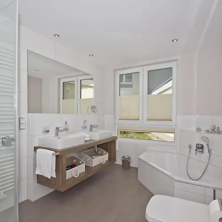 Appartamento Mit Meerblick Und Terrasse, Gratis Nutzung Vom Ahoi Erlebnisbad Und Sauna In Sellin - Meeresblick 63 Goehren (Ruegen)