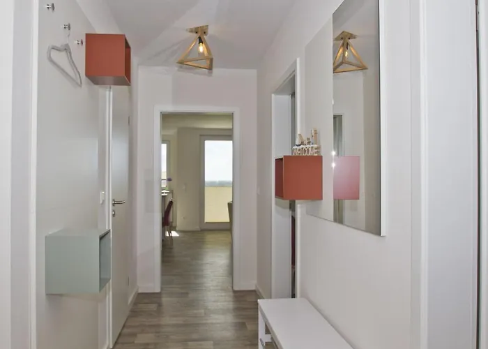 Mit Meerblick Und Terrasse, Gratis Nutzung Vom Ahoi Erlebnisbad Und Sauna In Sellin - Meeresblick 63 * Goehren (Ruegen)