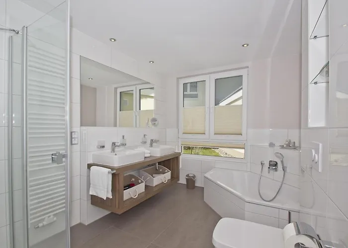 Appartement Mit Meerblick Und Terrasse, Gratis Nutzung Vom Ahoi Erlebnisbad Und Sauna In Sellin - Meeresblick 63 Goehren (Ruegen)